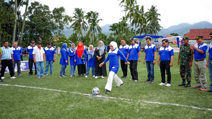 Pembukaan Turnamen Sepak Bola Des Cup I Tahun 2023 Di Lapangan Bola Kaki Singkarak