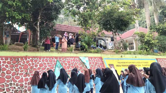 SMPN 3 Bukittinggi Jadi Lokasi Aksi Bergizi yang dilaksanakan Dinas Kesehatan. (f/humas)