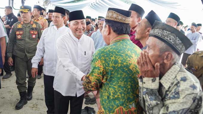 Bareng Gubernur Herman Deru, Pj Bupati Muba Bawa Oleh-oleh Pembangunan ke Desa Bumi Kencana 1 Pj Bupati Muba, Apriyadi Mahmud hadiri tabligh akbar NU di Desa Bumi Kencana, Kecamatan Sungai Lilin, bareng Gubernur Sumsel, Herman Deru, (f/diskominfo)