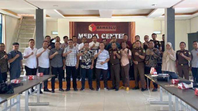 Bawaslu Sumbar Gelar Rapat Kerja Terbatas di Pessel, Ini Tujuannya 1 Bawaslu Sumbar Gelar Rapat Kerja Terbatas di Pessel