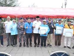 Gubernur Mahyeldi saat menghadiri peringatan gerakan nasional Bulan Cinta Laut (BCL) - Gerakan Partisipasi Nelayan Mengambil Sampah Laut, Rabu (06/09/2023) di Pantai Muaro Lasak Kota Padang.