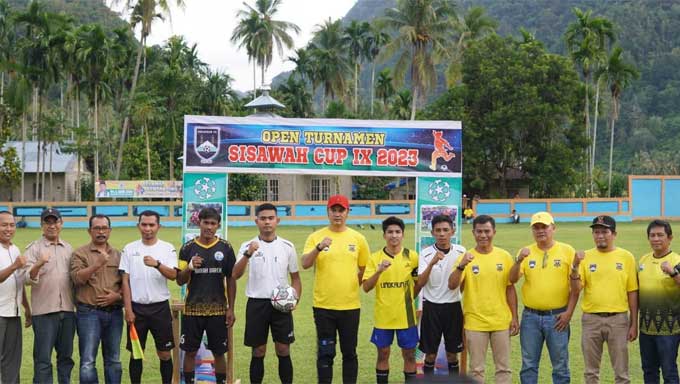 Bupati Sijunjung Buka Open Turnamen Sepakbola Sisawah Cup Ix