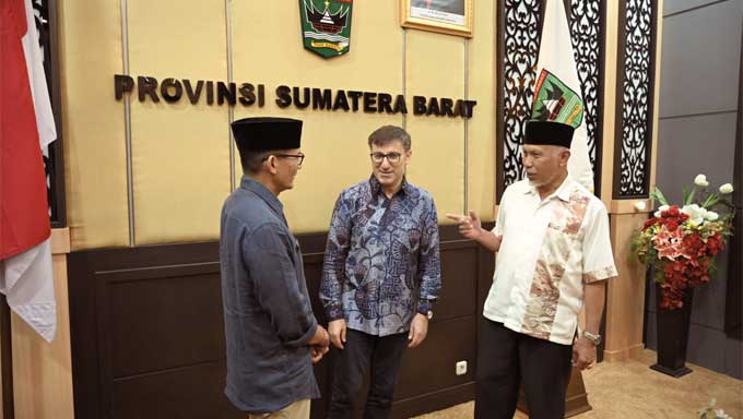 Dubes Turki Tawarkan Sejumlah Kerjasama kepada Pemprov Sumbar 1 Duta Besar Turki untuk Indonesia, Talip Kucukcan berkunjung ke Istana Gubernuran Provinsi Sumatera Barat