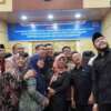 Wako Fadly Amran selfie usai Rapat Paripurna DPRD Padang Panjang
