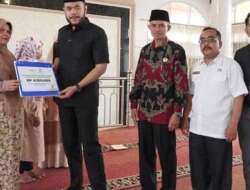 Baznas Kota Padang Panjang Salurkan Zakat Rp 288 Juta kepada 143 Mustahik