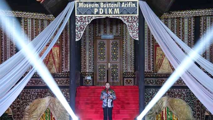Wali Kota Fadly Amran berikan sambutan pada Malam Grand Final Pemilihan Uda-Uni Duta Wisata, Rabu (27/9/2023) malam, di Komplek Pusat Dokumentasi dan Informasi Kebudayaan Minangkabau (PDIKM) Padang Panjang