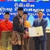 Walikota Padang Panjang Terima Penghargaan ATTHD dari Wakil Perdana Menteri Kamboja
