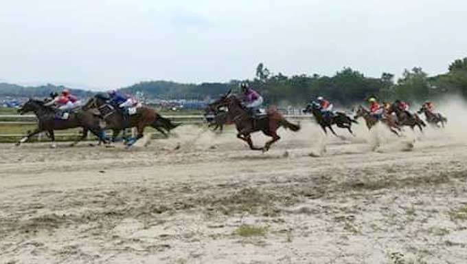 Tri Watty Marciano Buka Final Kejurnas ke-57 Seri II Piala Presiden di Gelanggang Pacuan Kuda Kandi Sawahlunto