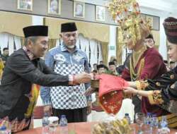 Gubernur Sumbar Gelar Jamuan Makan Malam Dengan Gubernur Riau Syamsuar