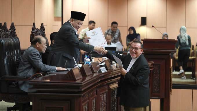 Ketua Komite IV DPD RI, KH Amang Syafruddin, Lc., dalam Sidang Paripurna ke 3 Masa Sidang I Tahun 2023-2024