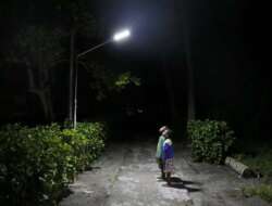 Kemensos Bawa Cahaya Ke Kepulauan Mapia Dengan Solar Home System