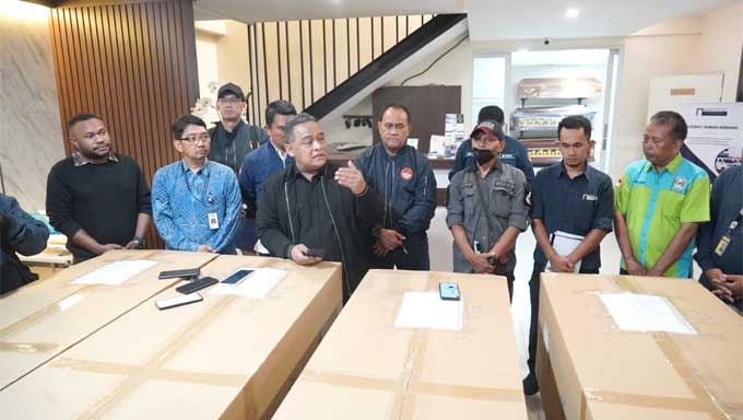 Kepala Badan Perlindungan Pekerja Migran Indonesia (BP2MI), Benny Rhamdani terima kedatangan 4 jenazah PMI yang meninggal dunia di Taiwan