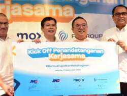 penandatanganan kerja sama antara Moxa dan FIFGROUP dengan JNE Express serta JNE International dalam menghadirkan layanan keuangan yang inklusif. (f/jne)