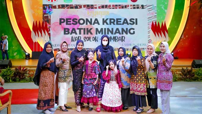 Kids Fashion Show Pesona Batik Minang Dekranasda Kabupaten Solok di Kriya Nusa 2023