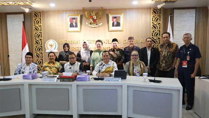 Atasi Kecurangan PPDB Sistem Zonasi, Komite III DPD Minta Peningkatan Pengawasan Sistem Kependudukan 1 Komite III DPD RI menggelar Rapat Dengar Pendapat Umum (RDPU) dengan Pengurus Besar Persatuan Guru Republik Indonesia (PB PGRI) dan Federasi Serikat Guru Indonesia (FSGI)