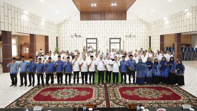 Lantik Pejabat Administrator dan Pengawas, Ini Pesan Bupati Solsel 1 Foto bersama usai pelantikan Pejabat Administrator dan Pengawas