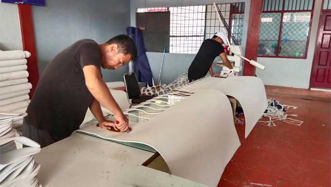 Lapas Kelas IIA Bukittinggi Produksi Sandal Hotel