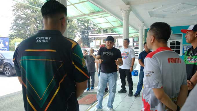 Atlet Cabor Balap Motor Alami Cidera, Tim PSC 119 Muba Gercep Antar ke RS Charitas Palembang 1 Pj Sekda Muba, Musni Wijaya didampingi Kadispopar dan Kadiskominfo Muba langsung melepas keberangkatan Atlet Cabor Balap Motor, Andri Yosa, yang alami cidera dari RS DKT Lahat didampingi Tim PSC 119 ke Charitas Palembang