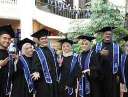 Hebat! 3 Mahasiswi Padang Panjang Lulus dengan Predikat Cumlaude di Sampoerna University