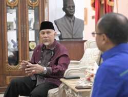 Gubernur Mahyeldi Pastikan Sumbar Siap Bantu Provinsi Tetangga Atasi Titik Panas dan Titik Api