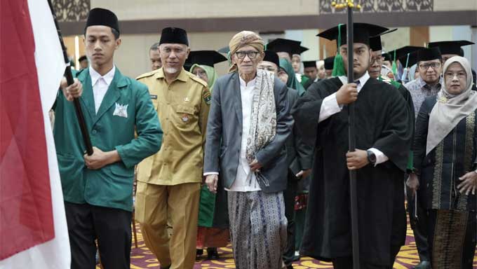 Gubernur Mahyeldi hadiri wisuda perdana Universitas Nahdlatul Ulama Sumbar