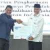 Gubernur Sumbar, Mahyeldi Terima Penghargaan dari BP2MI
