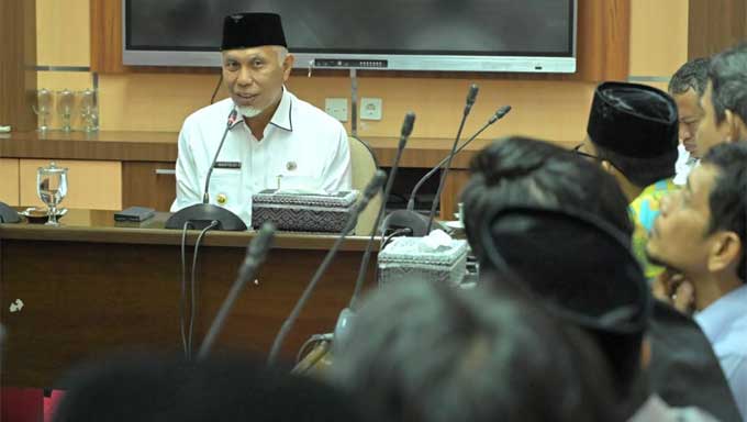 Gubernur Sumbar, Mahyeldi Ansharullah, memberi arahan kepada sejumlah eks narapidana kasus terorisme (eks napiter)