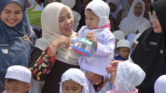 TK/PAUD se-Kecamatan Ampek Nagari Agam Ikuti Peragaan Manasik Haji 1 Bunda PAUD Kabupaten Agam, Ny Yenni Andri Warman hadiri manasik haji TK/PAUD se-Kecamatan Ampek Nagari di Lapangan Bola Pudung, Nagari Bawan, Kecamatan Ampek Nagari