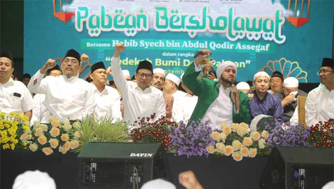 Muhaimin Iskandar dan Habib Syech Sholawatan Bareng Puluhan Ribu Jamaah di Sidoarjo