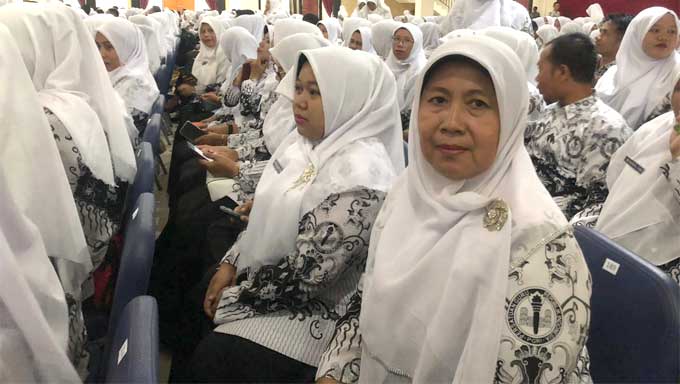 Neti Yusni Diangkat PPPK dan Dihadiahi Umrah oleh Bupati Agam