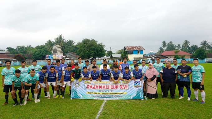 Pembukaan Turnamen Sepak Bola Rajawali Cup Xvi Di Jorong Pasar Lama, Ujung Gading