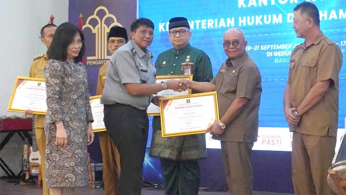 Pemkab Agam Raih Penghargaan Apresiasi Kekayaan Intelektual dari Kemenkumham