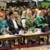 Ketua Umum Partai Kebangkitan Bangsa (PKB) Abdul Muhaimin Iskandar atau Cak Imin menghadiri penganugerahan gelar Guru Besar atau Profesor kepada Menteri Desa, Pembangunan Daerah Tertinggal dan Transmigrasi, Abdul Halim Iskandar, yang diberikan oleh Universitas Negeri Surabaya (UNESA)