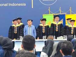 Jusuf Kalla Ajak Mahasiswa Universitas Islam Internasional Indonesia Wujudkan Kedamaian 9 Jusuf Kalla saat penyambutan selamat datang kepada 240 Mahasiswa Baru Universitas Islam Internasional Indonesia (UIII) Tahun Ajaran 2023-2024