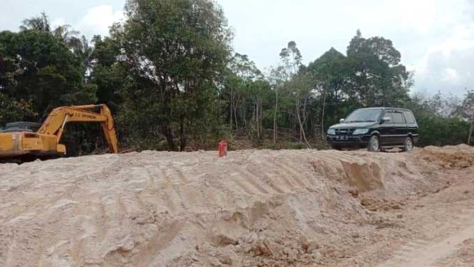 Perbaikan Lahan Kantor Walinagari Nan Limo Palupuh dengan Alat Berat