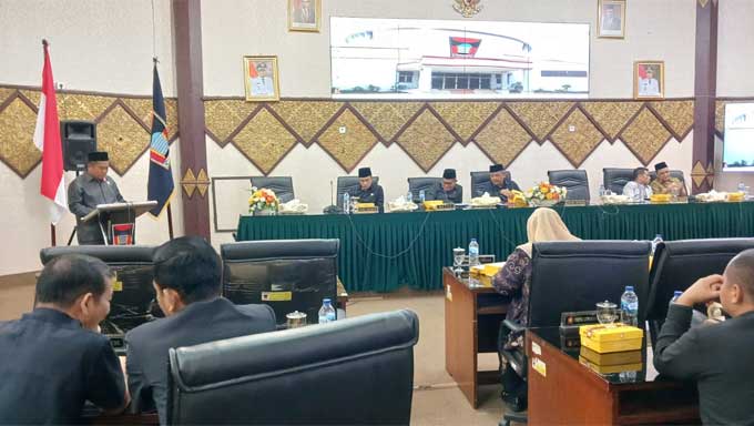 Fraksi-fraksi DPRD Kota Padang Sampaikan Pendapat Akhir terhadap Perubahan KUA dan PPAS 2023 3 Juru bicara fraksi sampaikan pendapat akhir terhadap perubahan KUA dan PPAS Kota Padang tahun anggaran 2023