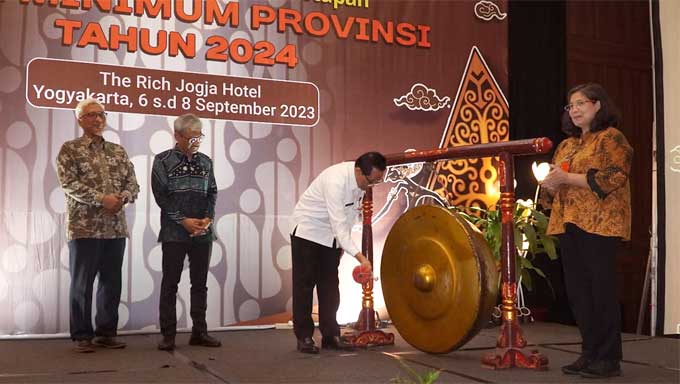 Sebelum Penetapan Upah Minimum Provinsi, Kemendagri Beri Arahan Begini 1 Ditjen Bina Pembangunan Daerah Kementerian Dalam Negeri mengadakan pertemuan pusat dan daerah dalam rangka persiapan penetapan Upah Minimum Provinsi (UMP) tahun 2024