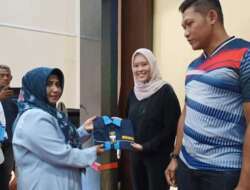 Silaturahmi Bersama Karang Taruna, Wali Kota Tanjung Pinang Serahkan Bantuan Seragam