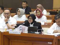 Rapat Kerja Komisi Viii Dpr Ri Dengan Menteri Sosial, Tri Rismaharini
