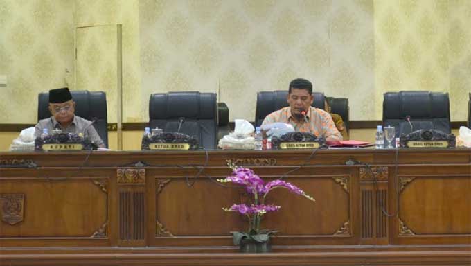 Rapat Paripurna DPRD Kabupaten Agam terkait jawaban Bupati Agam terhadap Pandangan Umum Fraksi terkait Ranperda APBD Perubahan 2023