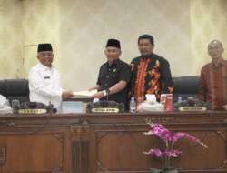 Sekda Agam Sampaikan Raperda Perubahan APBD 2023 ke DPRD, Total Pendapatan Rp1,489 Triliun Lebih