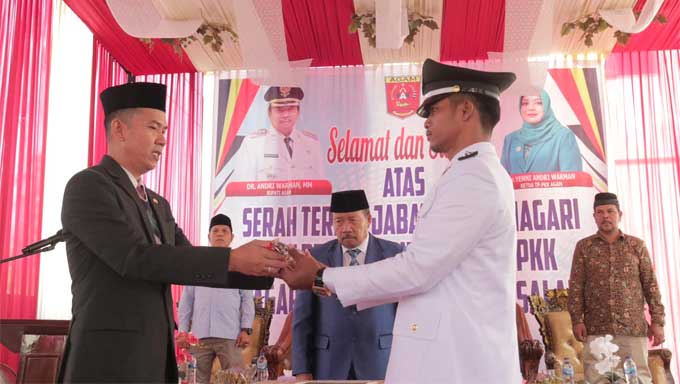 Masyarakat Antusias Saksikan Sertijab Walinagari Durian Kapeh Darussalam 1 Sertijab Walinagari Durian Kapeh Darussalam