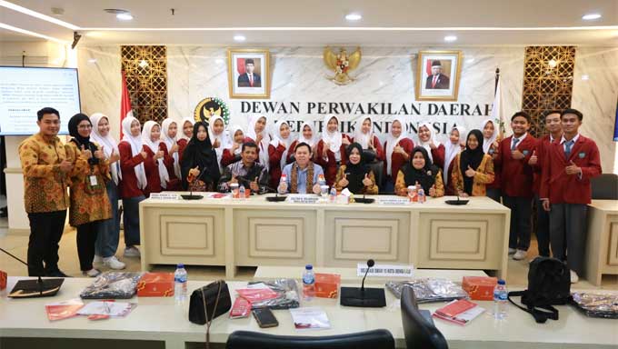 Wakil Ketua Dpd Beri Motivasi Siswa Sman 10 Bengkulu