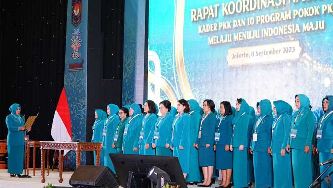 Tri Kukuhkan 38 Ketua dan Penjabat Ketua Pembina Posyandu Provinsi