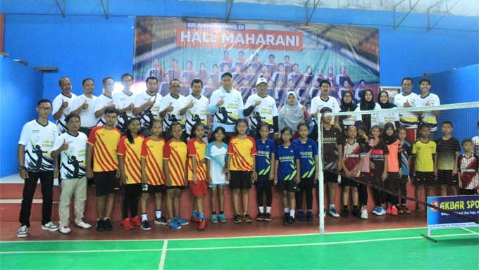 Pembukaan Turnamen Bulutangkis Maharani Cup II di Pasbar