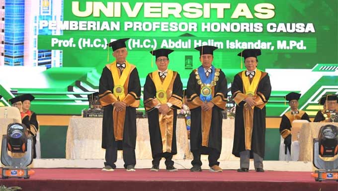 Unesa Kukuhkan Abdul Halim Iskandar Jadi Profesor Kehormatan Pertama
