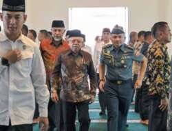 Wapres dan Gubernur Mahyeldi Shalat Jumat di Masjid Baitul Auliya Komplek Kantor Gubernur Sumbar