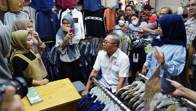 Mendag Zulkifli Hasan Temui Pedagang UMKM di Pasar Tanah Abang