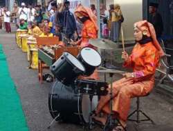 Aksi Nadia dan Monica Curi Perhatian pada Festival Seni Nagari Tabek Panjang, Agam