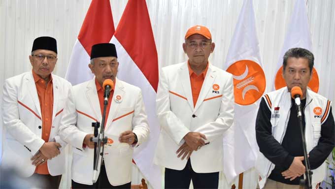 PKS menggelar konferensi pers